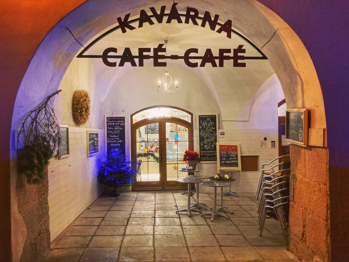 Apartmany Cafe-Cafe Jičín Dış mekan fotoğraf